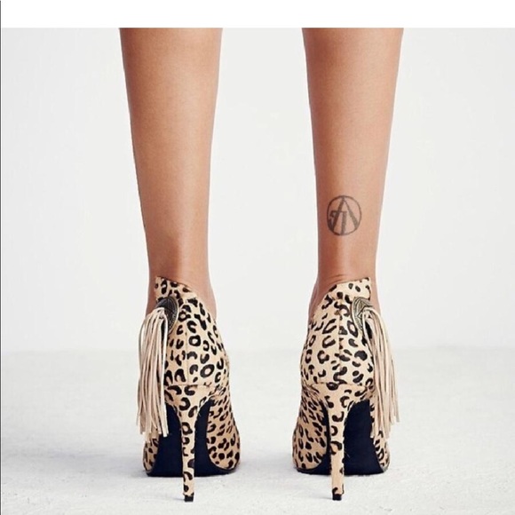 ISO LOOKING FOR THESE! Thunderbird concho heels - Picture 3 of 3